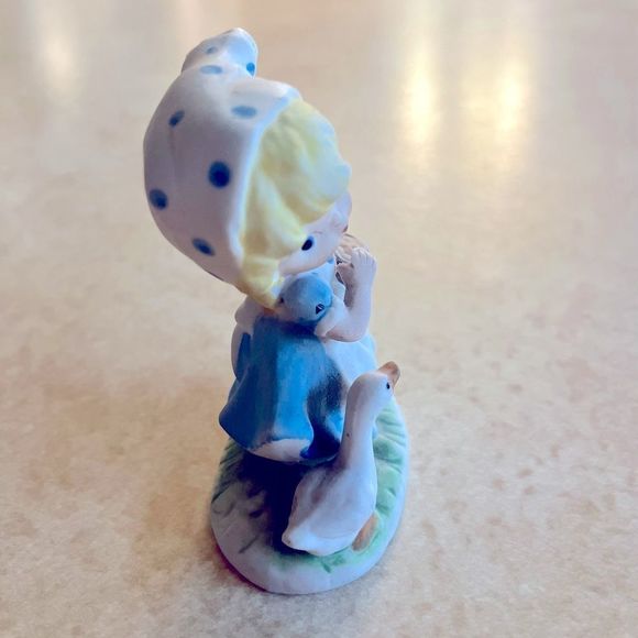 HOMCO FIGURINE Girl Feeding Duck Goose Blue Dress 3" Porcelain Vintage - Picture 7 of 10